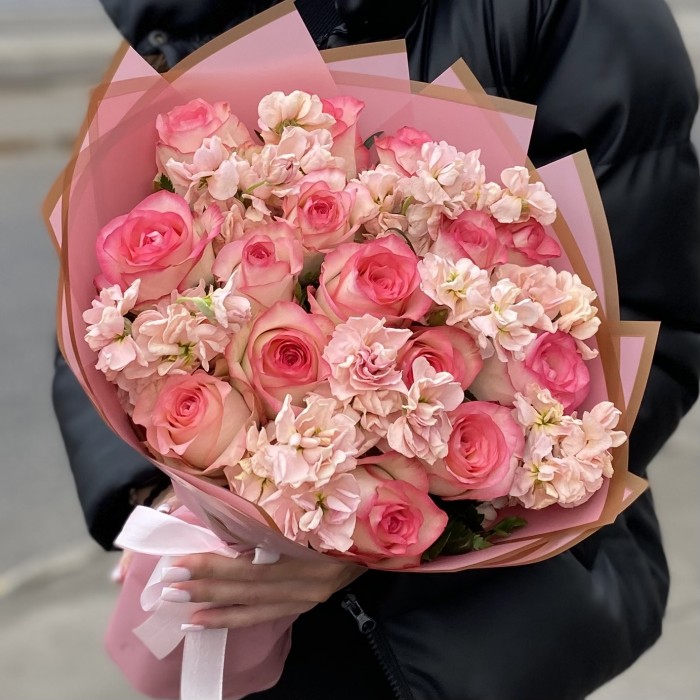 Букет с маттиолой и розами Романтическое утро